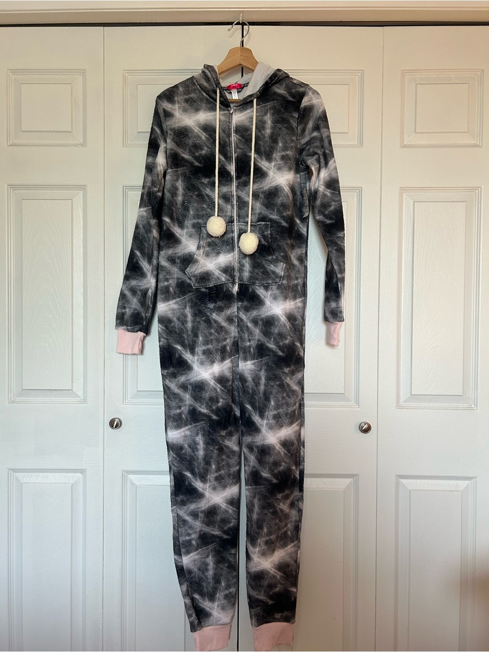NWT! Black & Gray Tie-Dye Plush Hooded Onesie